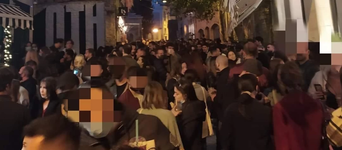 Βίντεο: Χιλιάδες νέοι στου Ψυρρή χθες κορόιδευαν κυβέρνηση & λοιμωξιολόγους - «Καραντινάκηδες πονάτε;»